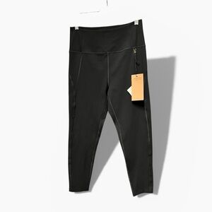 🌻NEW w/tags Girlfriend Collective Black Compressive High Rise Capri Leggings L